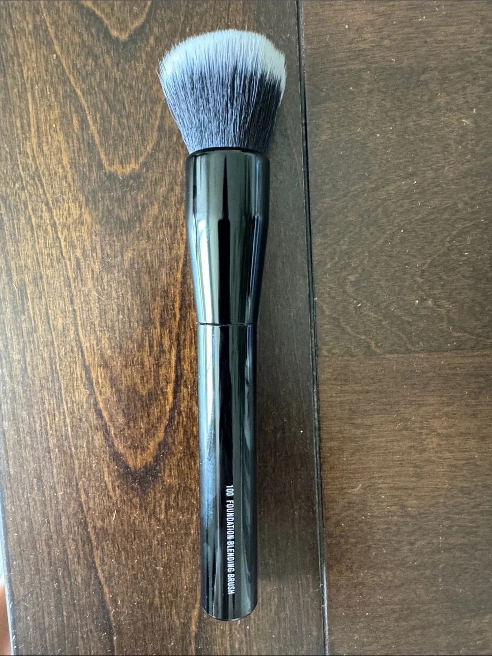 IL MAKIAGE Black & White Foundation Blending Brush